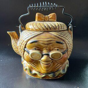 Adorable Vintage Old Lady Granny Ceramic Porcelain Teapot-Made in Japan
